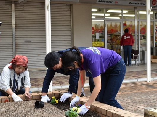 市長の花植え